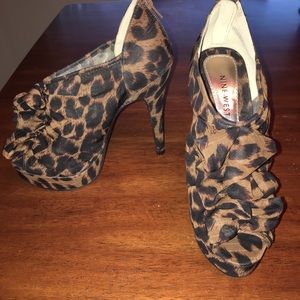 Nine West Leopard Sheer Fabric Peep Toe Heel Sz 5